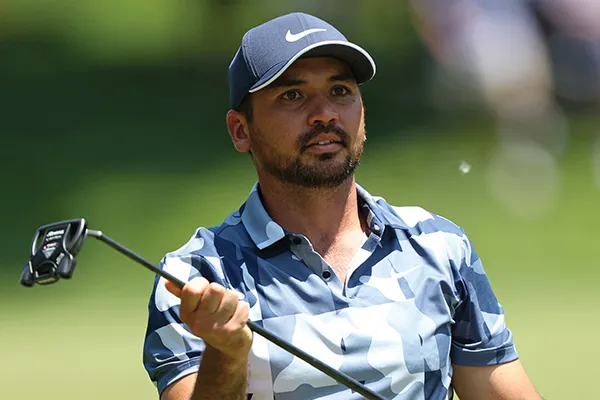 Jason Day goes through routine to get his back ready to play golf